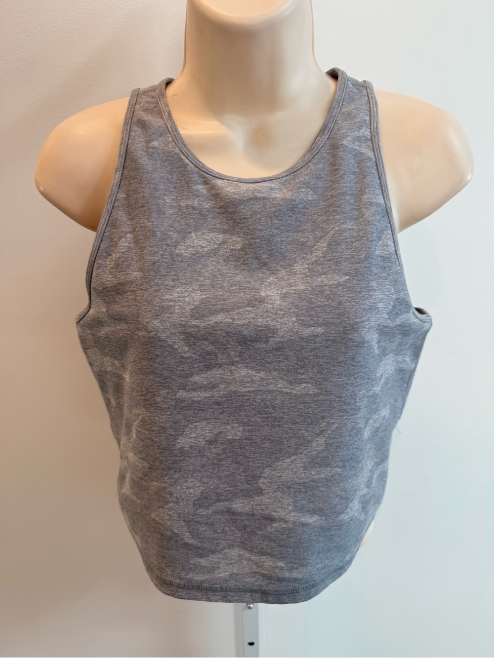 Vuori Elevation Plyo Gray Camo High-Neck Tank Top Women Size L